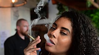 تدخين الحشيش أثناء الحمل يحمل مخاطرعلى صحة الجنين