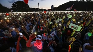 Tömeg az ellenzéki jelölt választási gyűlésén 