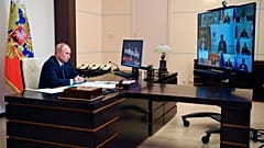 Wladimir Putin bei der Vorstellung des Impfstoffs Sputnik-V