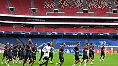 Entrenamiento del París Saint Germain (PSG) en el Estadio de la Luz de Lisboa 