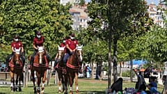 Atlı polis ekipleri Bakırköy sahilinde Covid-19 denetimi yaptı