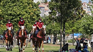 Atlı polis ekipleri Bakırköy sahilinde Covid-19 denetimi yaptı