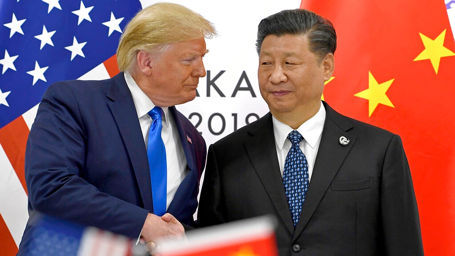 ABD Devlet Başkanı Donald Trump (solda), Çin Devlet Başkanı Şi Jingpin (sağda)