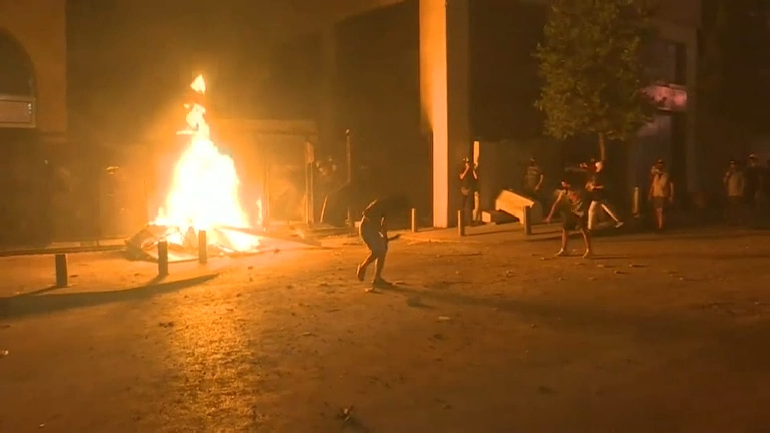 Feuer vor Parlament