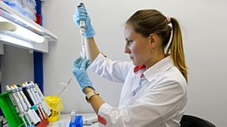 اختبارات للقاح مضاد لفيروس كورونا 