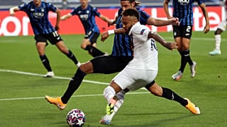 Neymar (fehérben) adta be a labdát az egyenlítő gól előtt