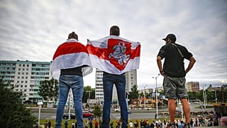 Manifestanti protestano contro il risultato delle elezioni a Minsk, 12 agosto