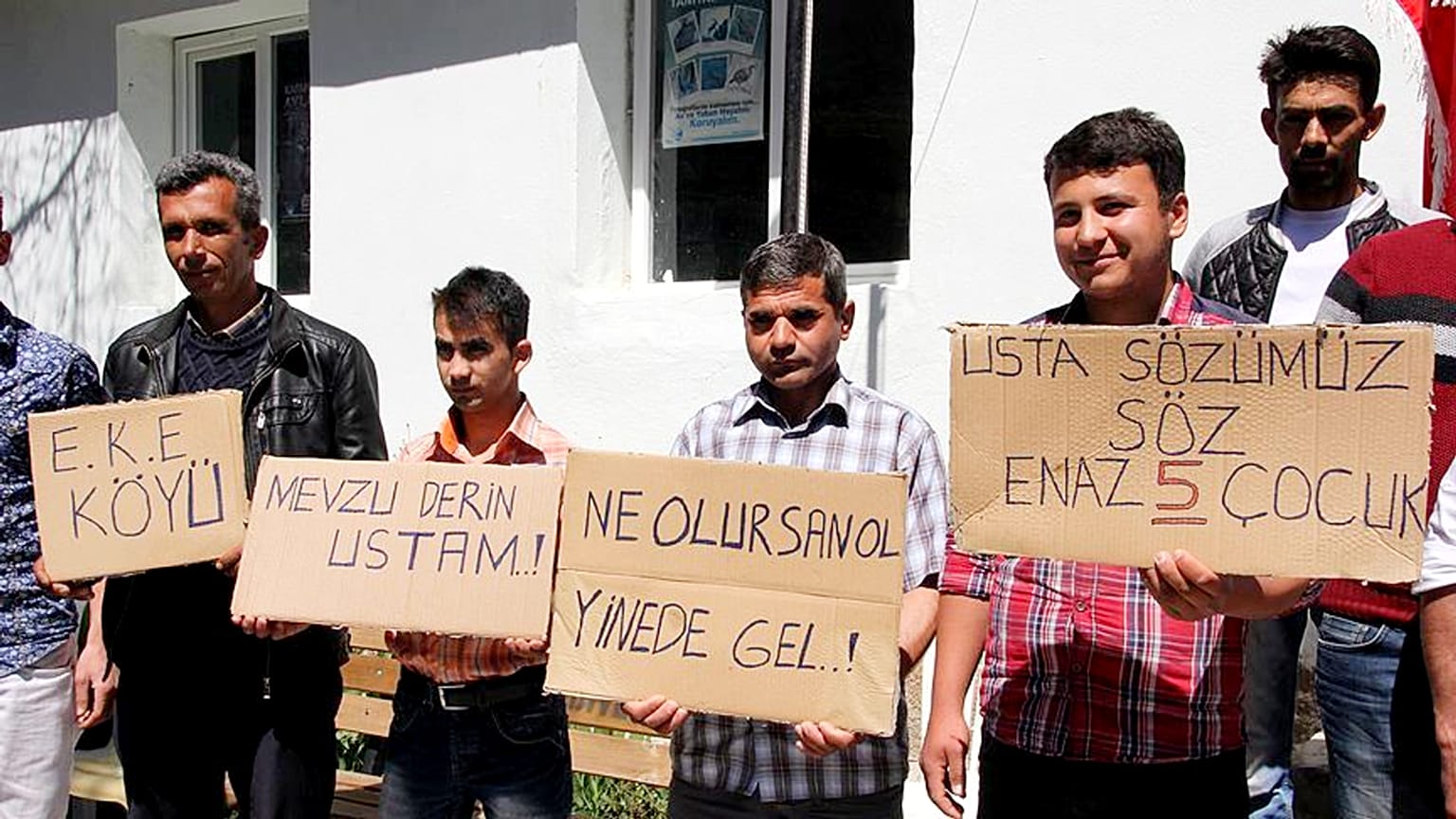 Mersin'de evlenemeyen erkeklerin eylemi - 2016  