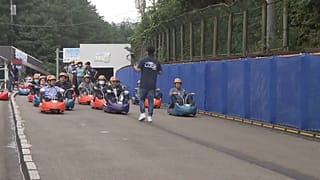 People at the start of the luge race