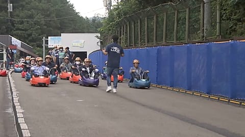 People at the start of the luge race