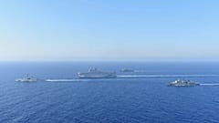 Embarcações gregas e francesas no Mediterrâneo