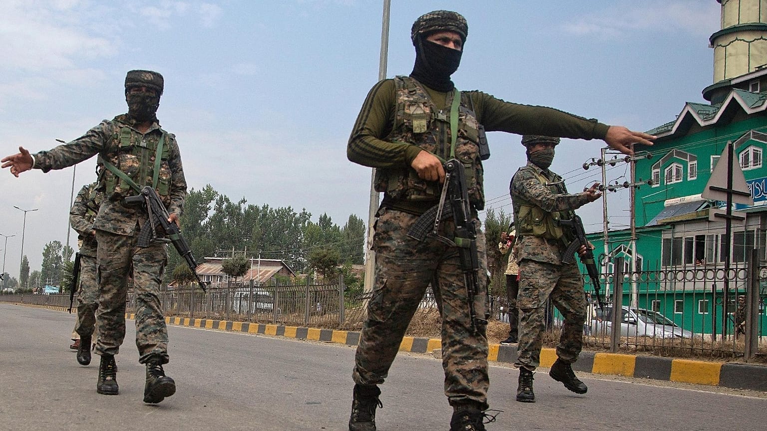کشته شدن دو پلیس در کشمیر