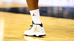 Air Jordan marka bir ayakkabı.