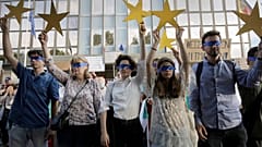 Protestas frente a la embajada alemana en Bulgaria el 12 de agosto