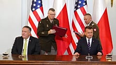 Mike Pompeo és Mariusz Blaszczak védelmi miniszter Varsóban 2020. augusztus 15-én