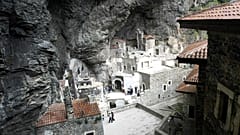Restorasyonu tamamlanan Sümela Manastırı'nda 5 yıl aradan sonra ilk ayin