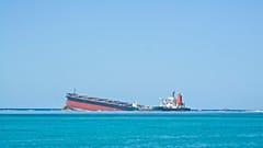 Petroleiro parte-se em dois ao largo da Maurícia
