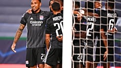 Spieler von Olympique Lyon, die es kaum glauben können