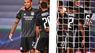 Spieler von Olympique Lyon, die es kaum glauben können