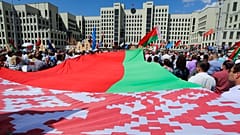 Apoiantes e opositores de Lukashenko fazem domingo de protesto na Bielorrússia