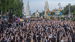 Une manifestation pro-démocratie réunit 10 000 personnes à Bangkok