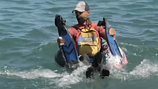 Sem emprego procuram sustento no mar 