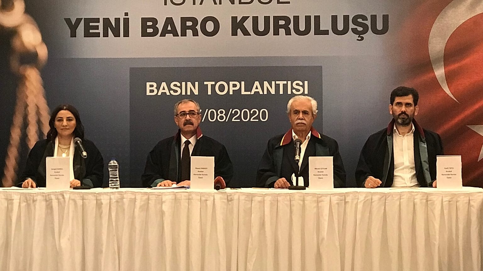Hukukun Üstünlüğü Platformu’na dahil bir grup avukat basın toplantısı yaptı