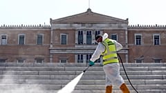 Απολύμανση στην Πλατεία Συντάγματος