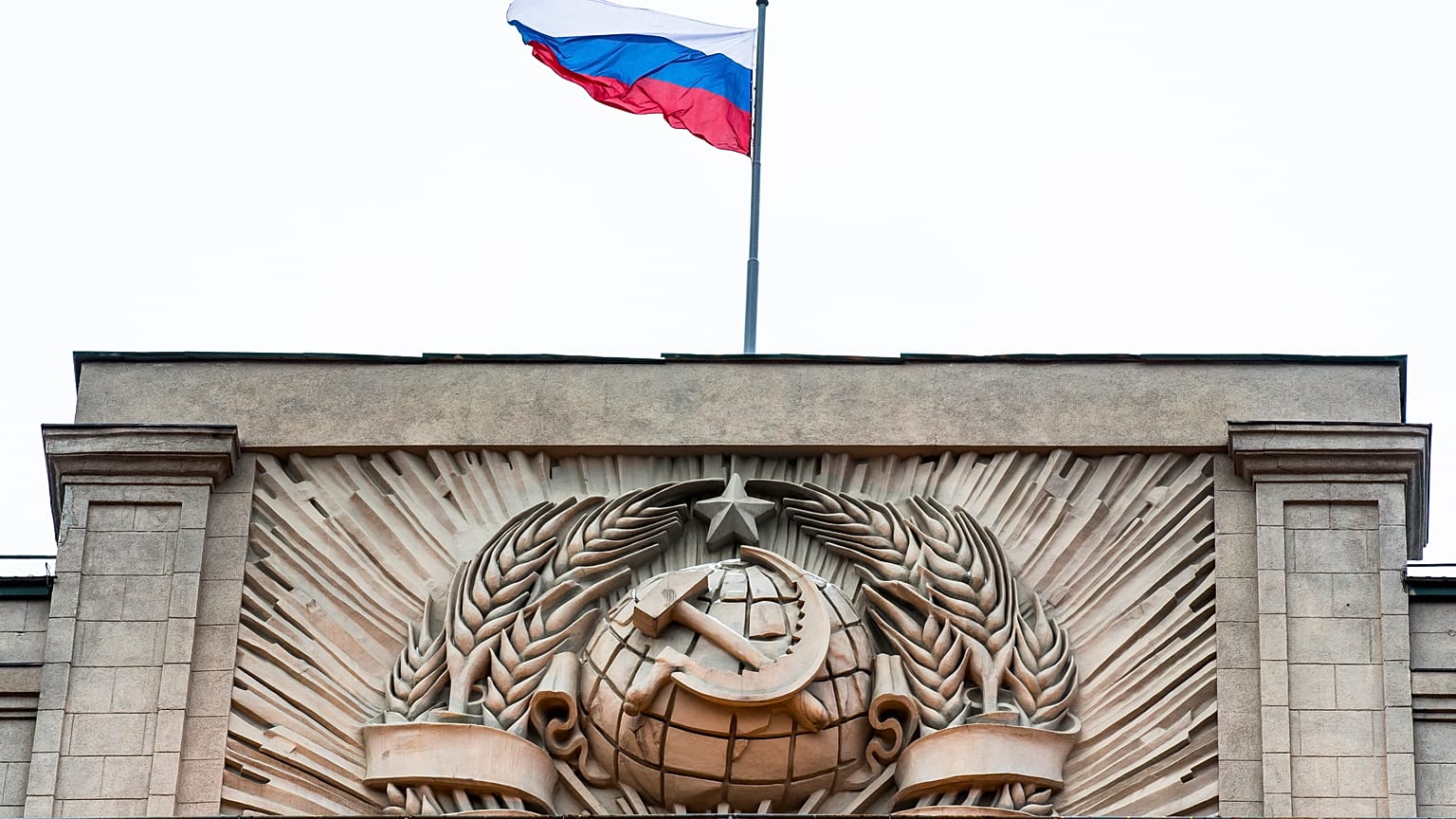 Espionage equipment was found in a Russian service car in The Hague.