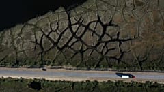 Plaques causées par le dégel du permafrost en Sibérie (Russie).