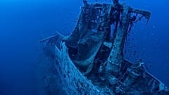 A HMS Perseus roncsa a tisztítás előtt