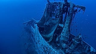A HMS Perseus roncsa a tisztítás előtt