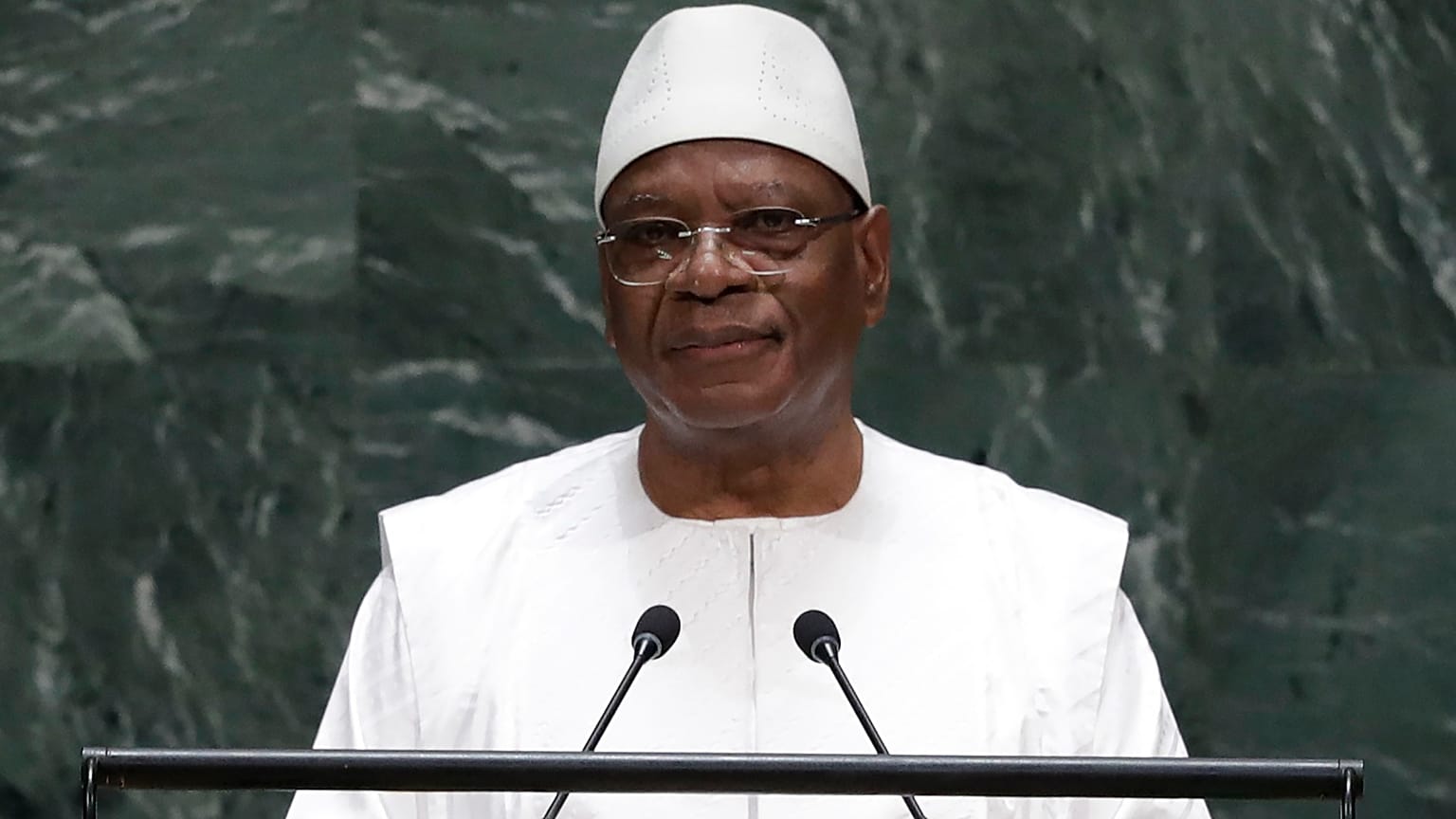 Militares dan un golpe de Estado en Mali y retienen al presidente del país