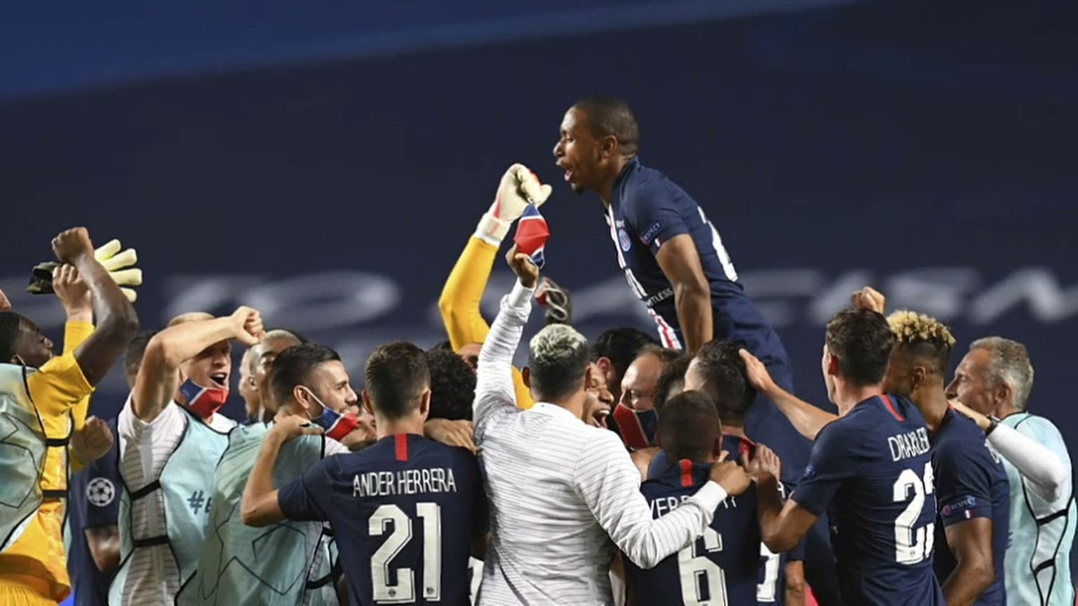 فوز نادي باريس سان جيرمان في البرتغال وتأهله إلى نهائي دوري أبطال أوروبا بعد فوزه على نادي لايبزيغ الألماني  3-0