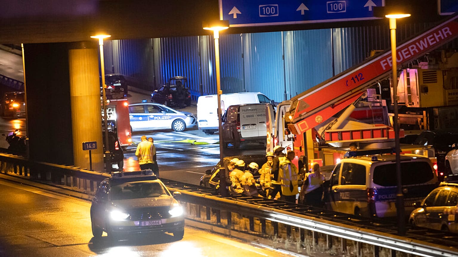Auf der A100 nach den Unfällen