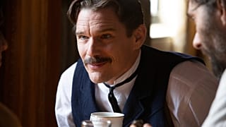 Ethan Hawke nel ruolo di Nikola Tesla. 