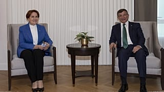 İYİ Parti Genel Başkanı Meral Akşener, Gelecek Partisi Genel Başkanı Ahmet Davutoğlu'nu ziyaret etti