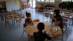 Professores espanhóis anunciam greve por causa da covid-19