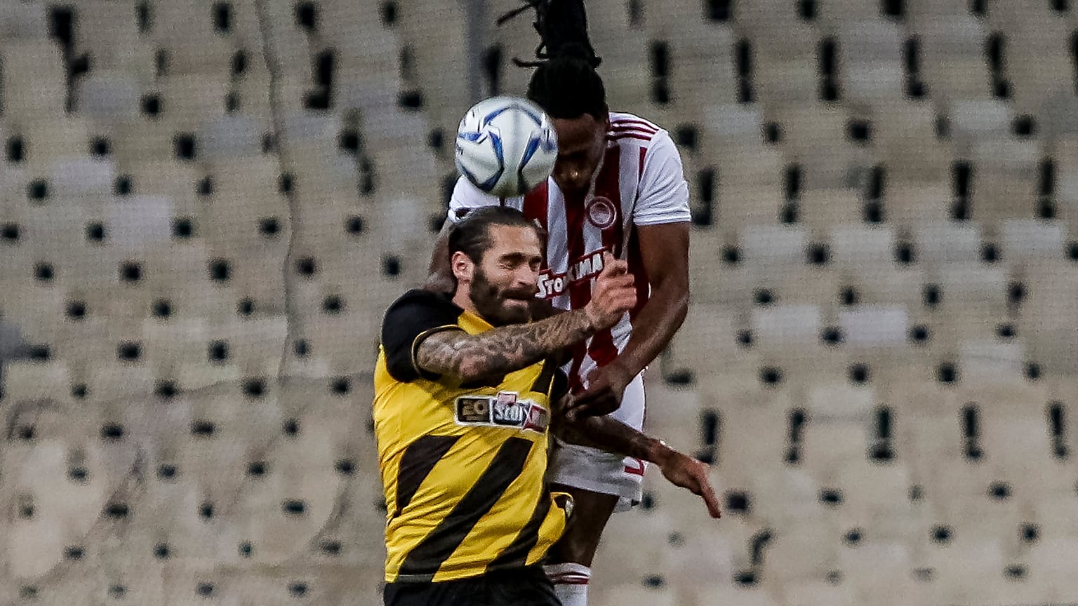 ΜΟΝΟΜΑΧΙΑ ΣΕΜΕΔΟ ΜΕ ΛΙΒΑΓΙΑ ΣΕ ΠΡΟΣΦΑΤΟ ΑΓΩΝΑ ΑΕΚ-ΟΛΥΜΠΙΑΚΟΥ ΣΤΟ ΟΑΚΑ