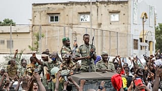 Un gruppo di militari poco dopo l'annuncio del golpe