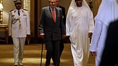 Re Juan Carlos con il sultano Ahmed al Jaber, ministro di Stato degli Emirati Arabi Uniti, nell'aprile 2014  