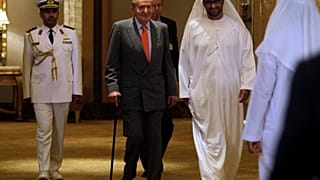 Re Juan Carlos con il sultano Ahmed al Jaber, ministro di Stato degli Emirati Arabi Uniti, nell'aprile 2014