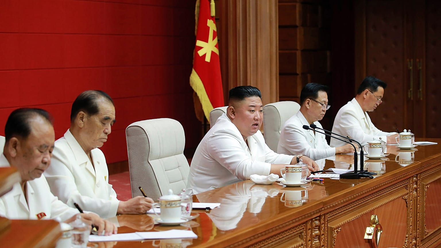 Kim Jong-Un delega poderes