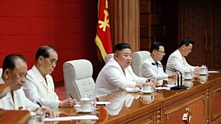 Kim Jong-Un delega poderes