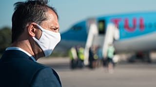 Ο ΥΠΟΥΡΓΟΣ ΤΟΥΡΙΣΜΟΥ ΣΕ ΠΤΗΣΗ ΤΗΣ TUI