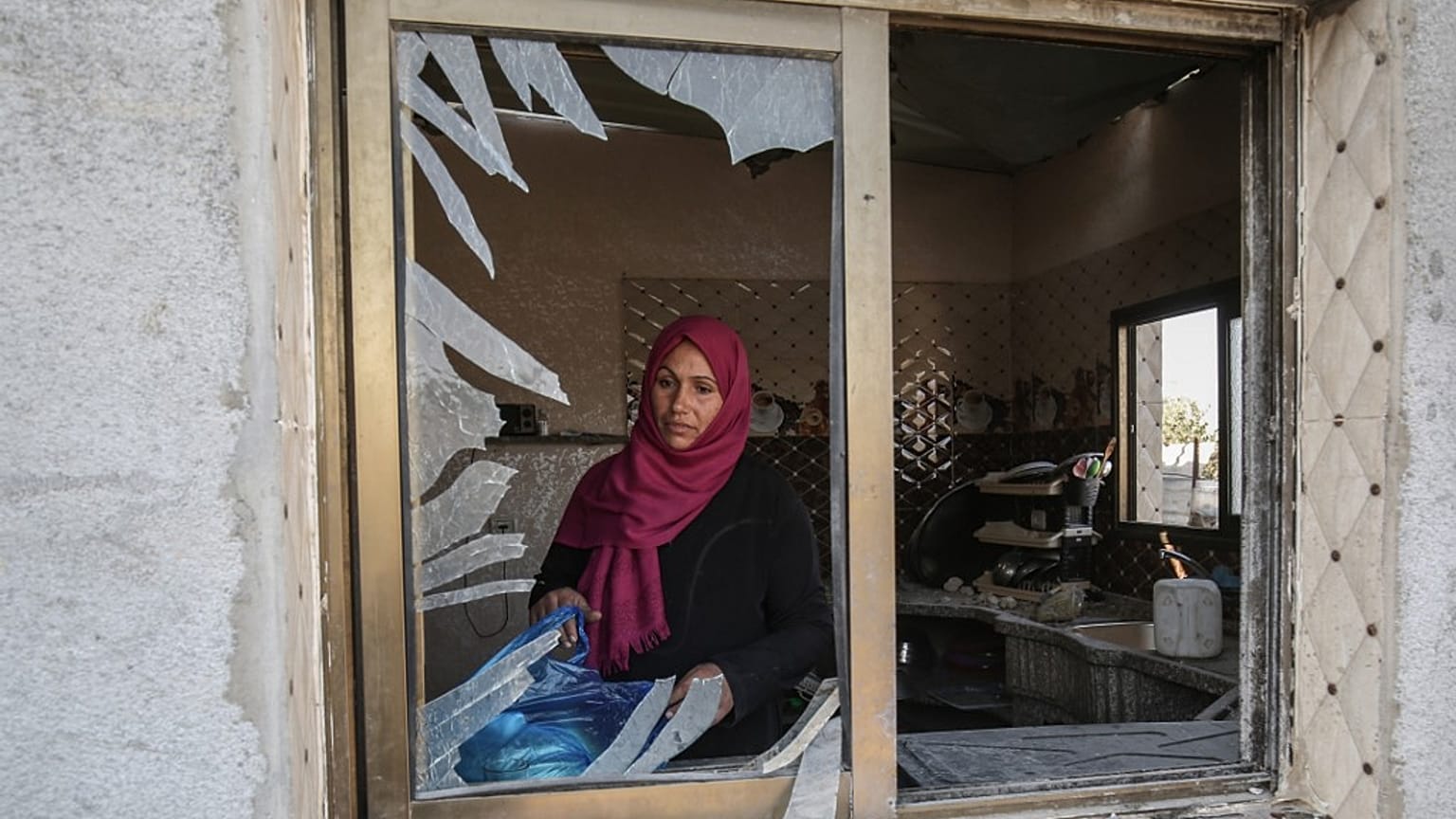 Il giorno dopo l'attacco aereo israeliano a Gaza