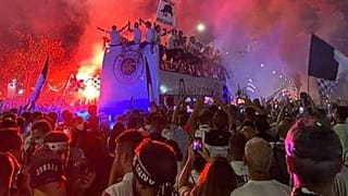 La festa dei tifosi dello Spezia per la prima storica promozione in Serie A