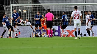 El sevillista Diego Carlos marca el tercer gol de su equipo en la final de la Europa League entre el Sevilla y el Inter de Milán