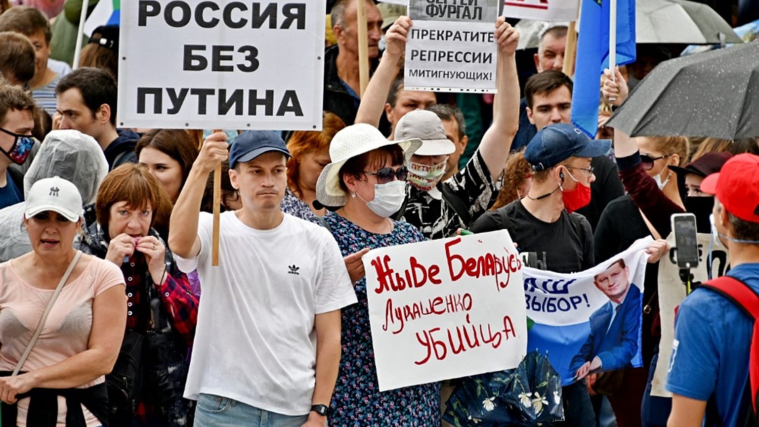 Tovább tüntetnek a letartóztatott orosz kormányzó hívei