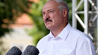 Lukaschenko warnt bei Militär vor Revolution